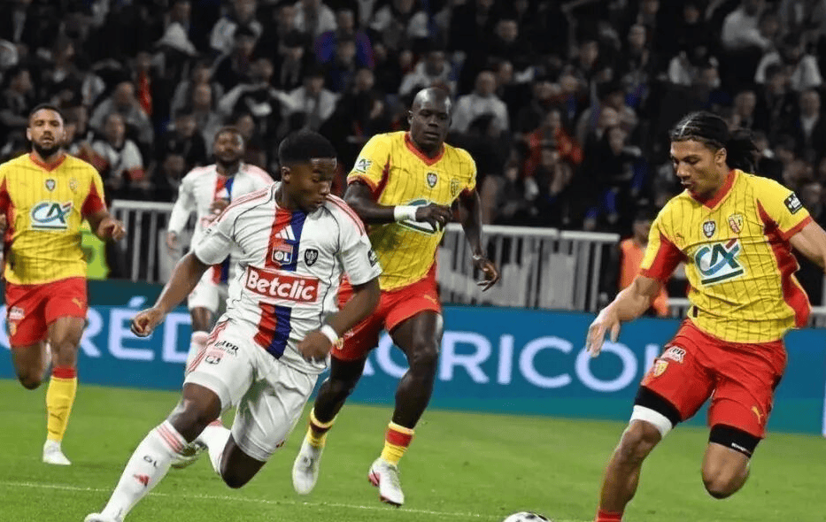 法甲第26轮焦点战:里昂VS巴黎FC